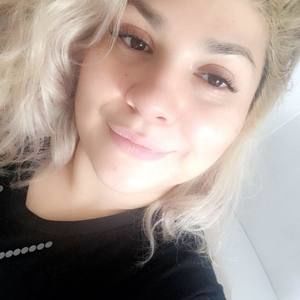 Meet your Posher, Iris